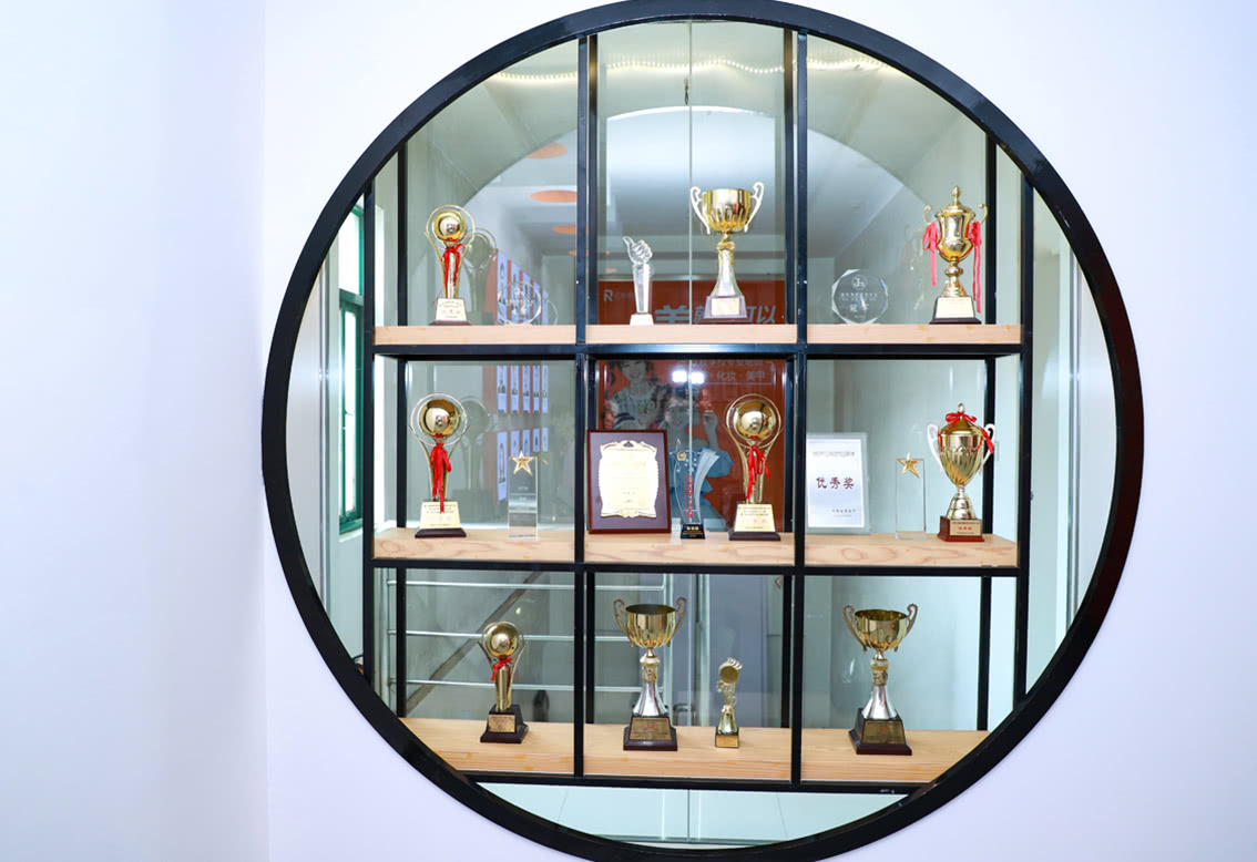 海口红妆美容培训学校荣誉奖杯室