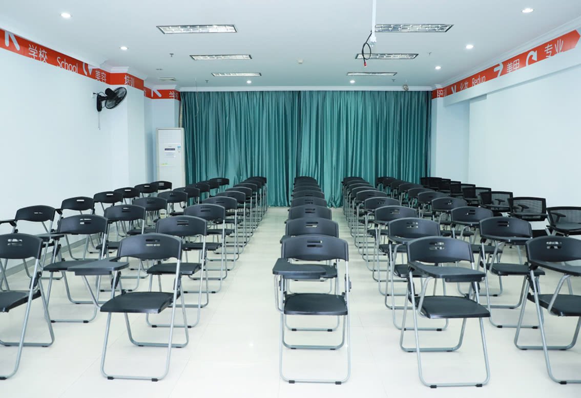 海口红妆美容职业学校理论大教室